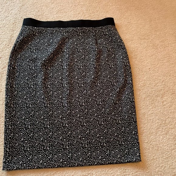 Gray and black suit - Picture 5 of 8